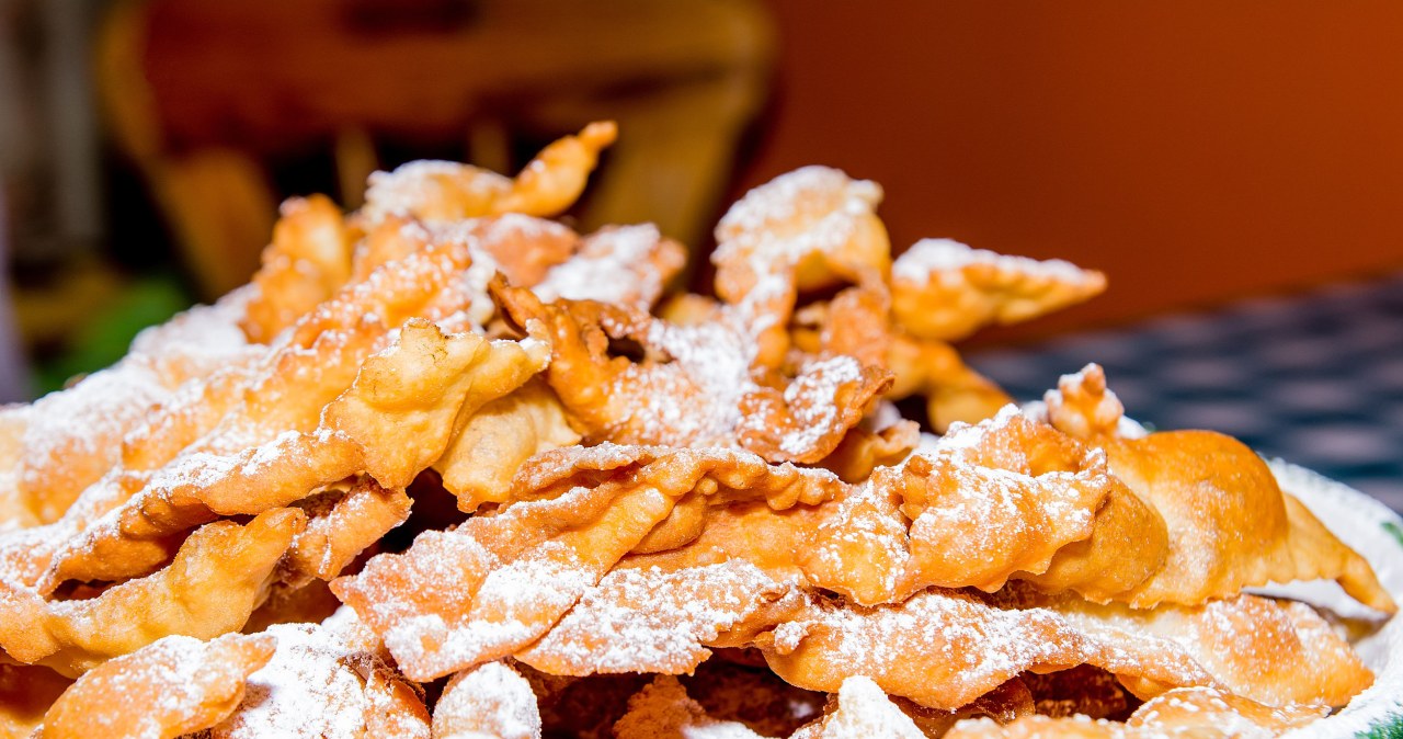 Jak zrobić faworki idealne, czyli lekkie i chrupiące? /©123RF/PICSEL