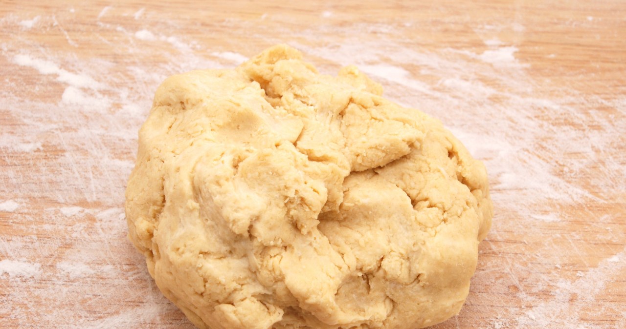 Jak zrobić idealnie kruche ciasto? Oto przepis. /sarahdow /123RF/PICSEL