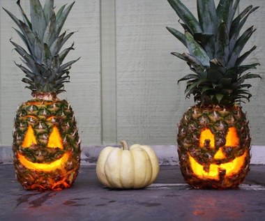 Jak zrobić latarnię z ananasa na Halloween?