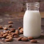 Jak zrobić mleko migdałowe w domu?