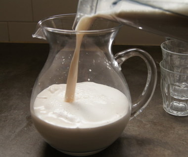 Jak zrobić mleko z miodem i wanilią na bezsenność?