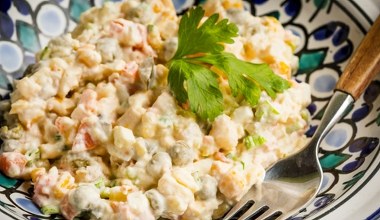 Jak zrobić najlepszą sałatkę jarzynową? Magda Gessler przestrzega przed składnikiem, który rujnuje jej smak