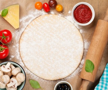 Jak zrobić oryginalne ciasto na pizzę?