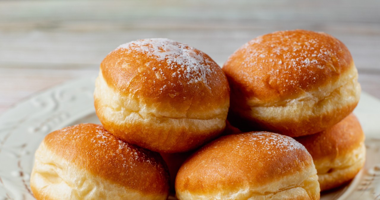 Jak zrobić pączki, które można jesć nawet, gdy jesteśmy na diecie? /helgaq /123RF/PICSEL