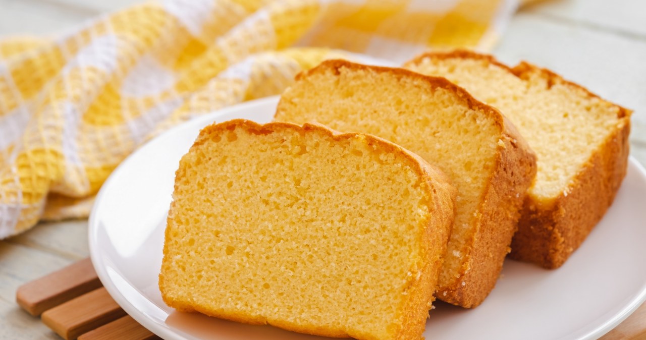 Jak zrobić prostą i smaczną babkę? /ritablue /123RF/PICSEL