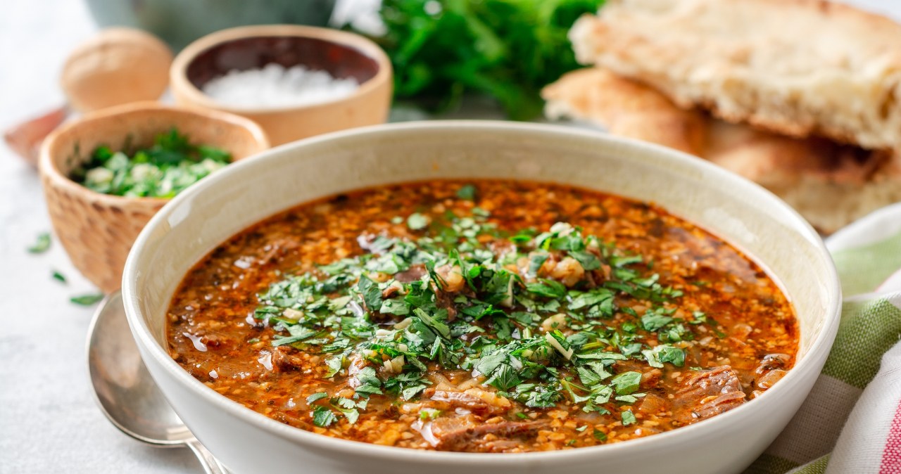 Jak zrobić pyszną, gruzińską zupę charczo? /nesavinov /123RF/PICSEL