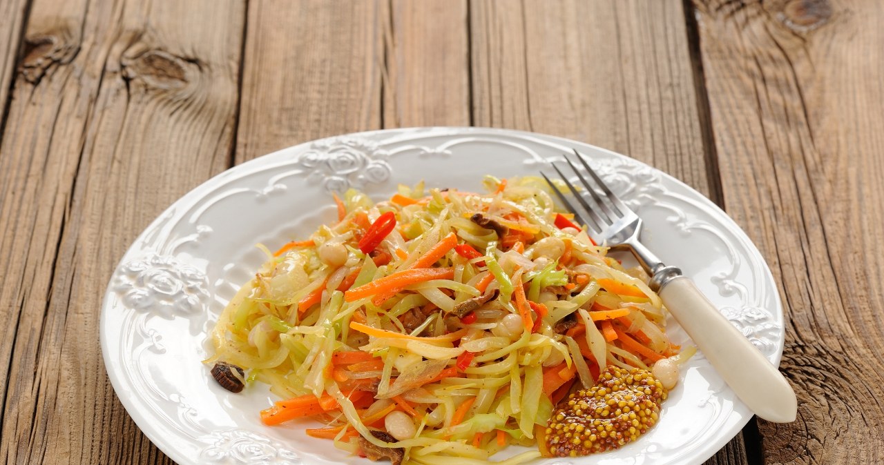 Jak zrobić pyszną surówkę? Ten przepis warto znać /Pixel