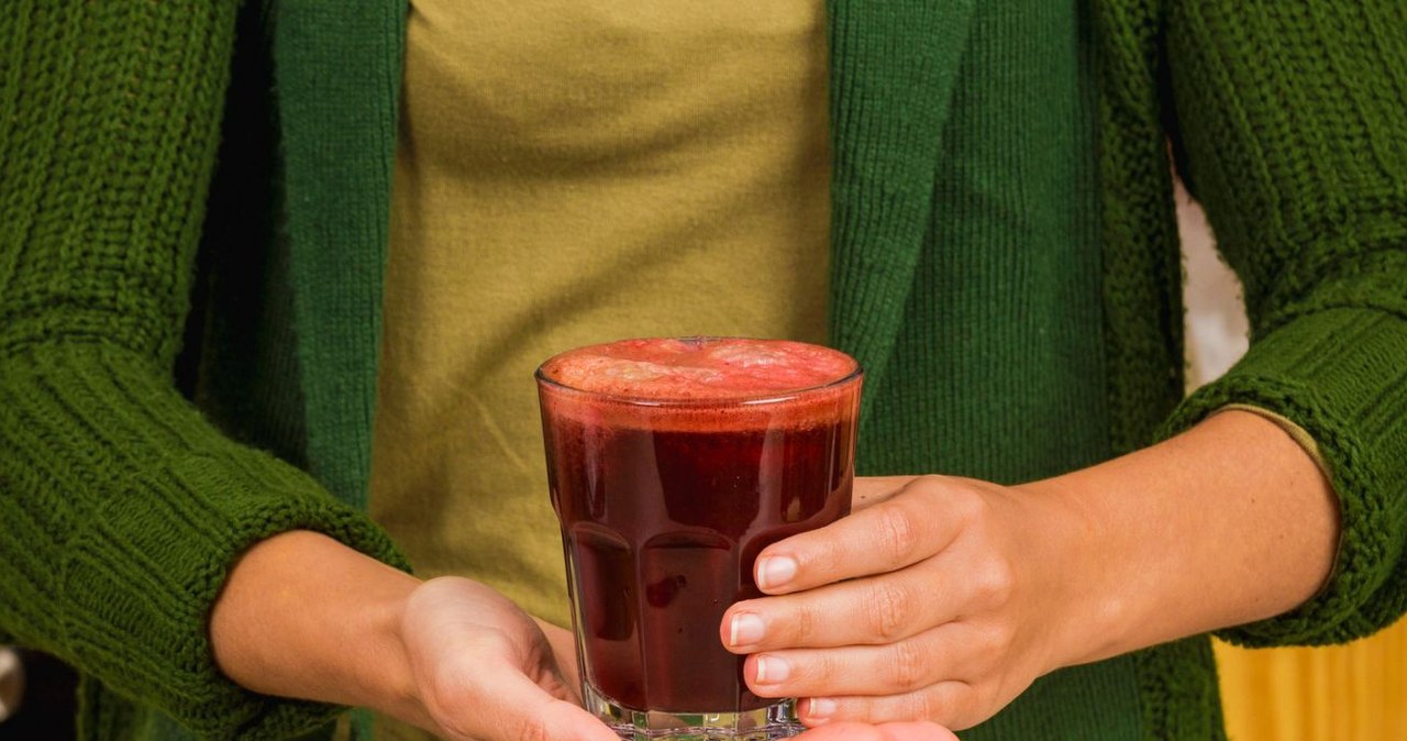 Jak zrobić rozgrzewający napój z imbiru i buraka? /Iko /123RF/PICSEL