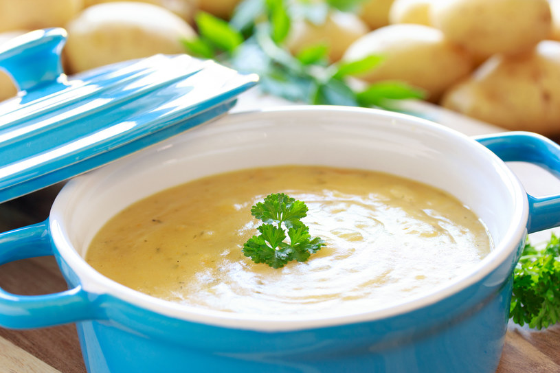 Jak zrobić zupę krem z ziemniaków? /123RF/PICSEL