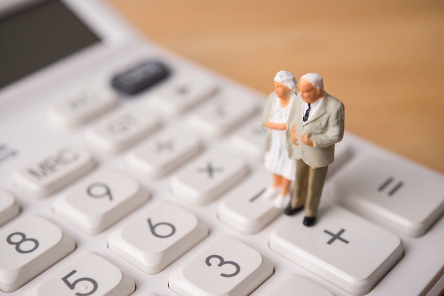 Jak zwiększyć swoją emeryturę? Sprawdź, w których miesiącach złożyć wniosek do ZUS /Shutterstock