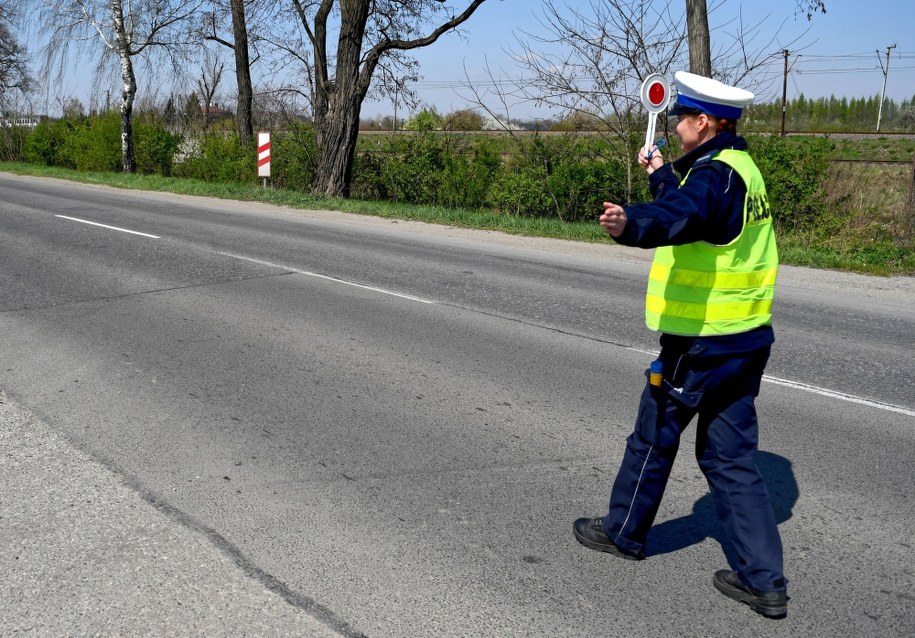 Jak zwracać się do kierowców? Nowe zalecenia KGP /Darek Delmanowicz /PAP