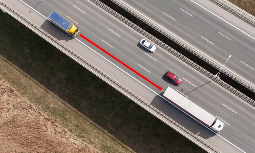 Jaka jest bezpieczna odległość między autami według przepisów? /123RF/PICSEL