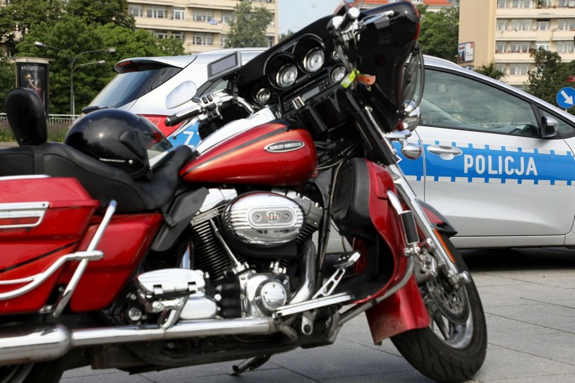 Jaka kara grozi za jazdę motocyklem bez prawa jazdy? /Jakub Kaminski/East News/ East News Owns /