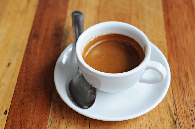 Jaką kawę pić, żeby schudnąć? Wybierz gorzką i dodaj do niej jeden nietypowy składnik /123RF/PICSEL