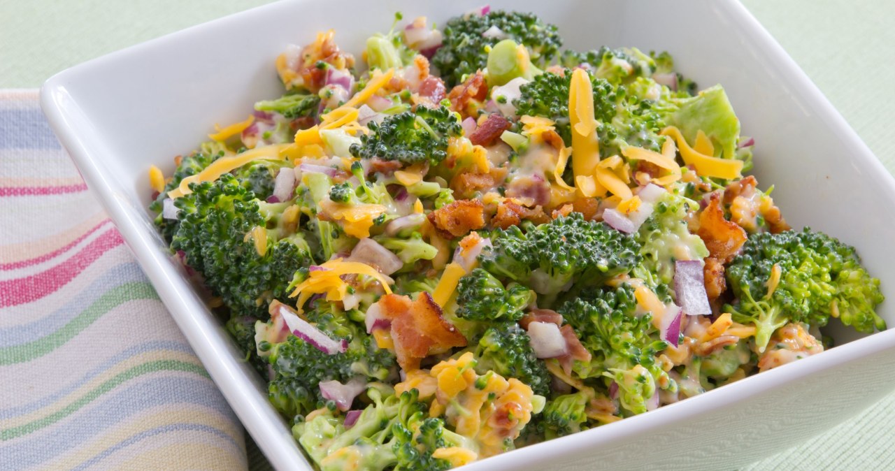 Jaką sałatkę warto zrobić wiosną? Jest prosta i smaczna /dsmoulton  /123RF/PICSEL