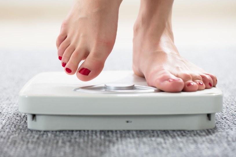 Jaka waga jest za niska? Wskaźnik niedowagi to BMI na poziomie 18,5 lub niższym /123RF/PICSEL