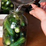temperatura wody Jaką wodą zalewać kiszone? Temperatura wpływa na chrupkość i smak