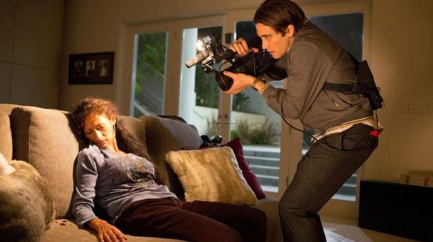 Jake Gyllanhaal jako współczesny myśliwy z telewizyjną kamerą. /materiały dystrybutora