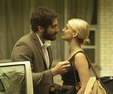 Jake Gyllenhaal i Mélanie Laurent w scenie z filmu "Wróg"