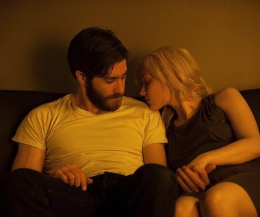 Jake Gyllenhaal i Sarah Gadon w scenie z filmu "Wróg"