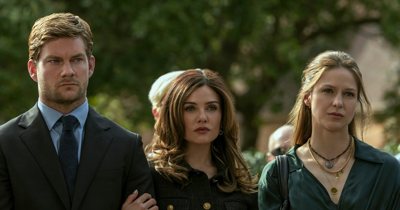 Jake Weary, Danielle Campbell i Melissa Benoist w serialu "Nadbrzeże" /Netflix