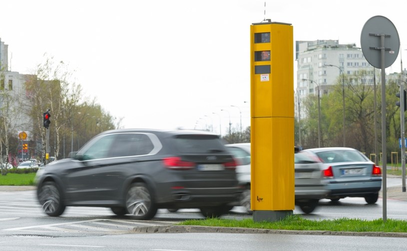 Jaki jest najskuteczniejszy sposób, aby skłonić kierowców do przestrzegania ograniczeń prędkości? /Bartosz Krupa /East News