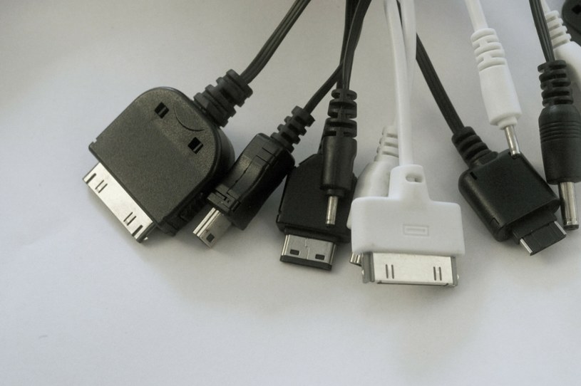Jaki kabel USB wybrać do ładowania telefonu? /Wojtek Laski/East News /East News