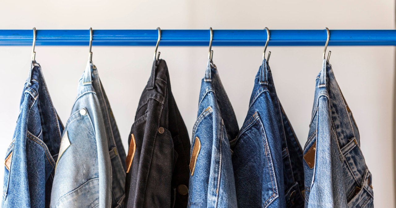 Jaki kolor spodni będzie modny w tym roku? /123RF/PICSEL