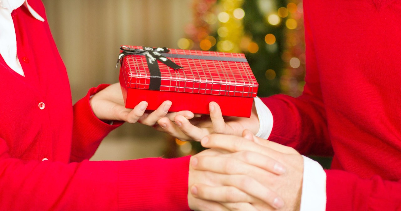 Jaki prezent warto podarować na święta? /Pixel