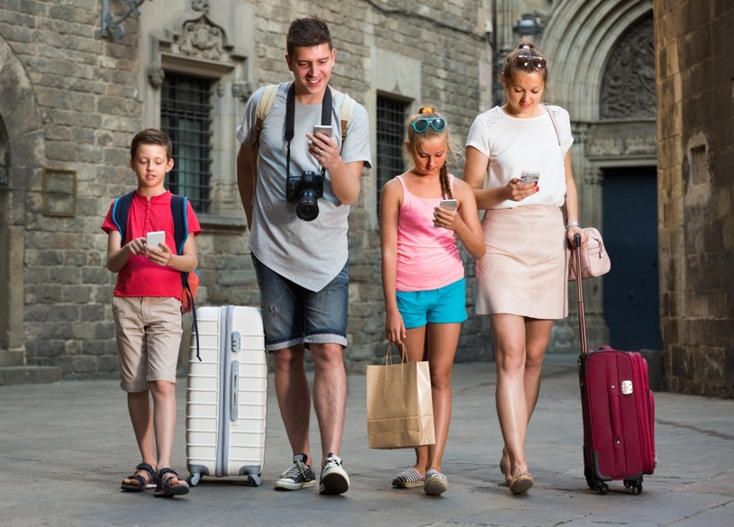 Jaki wpływ na turystów mają media społecznościowe? /jackf /123RF/PICSEL