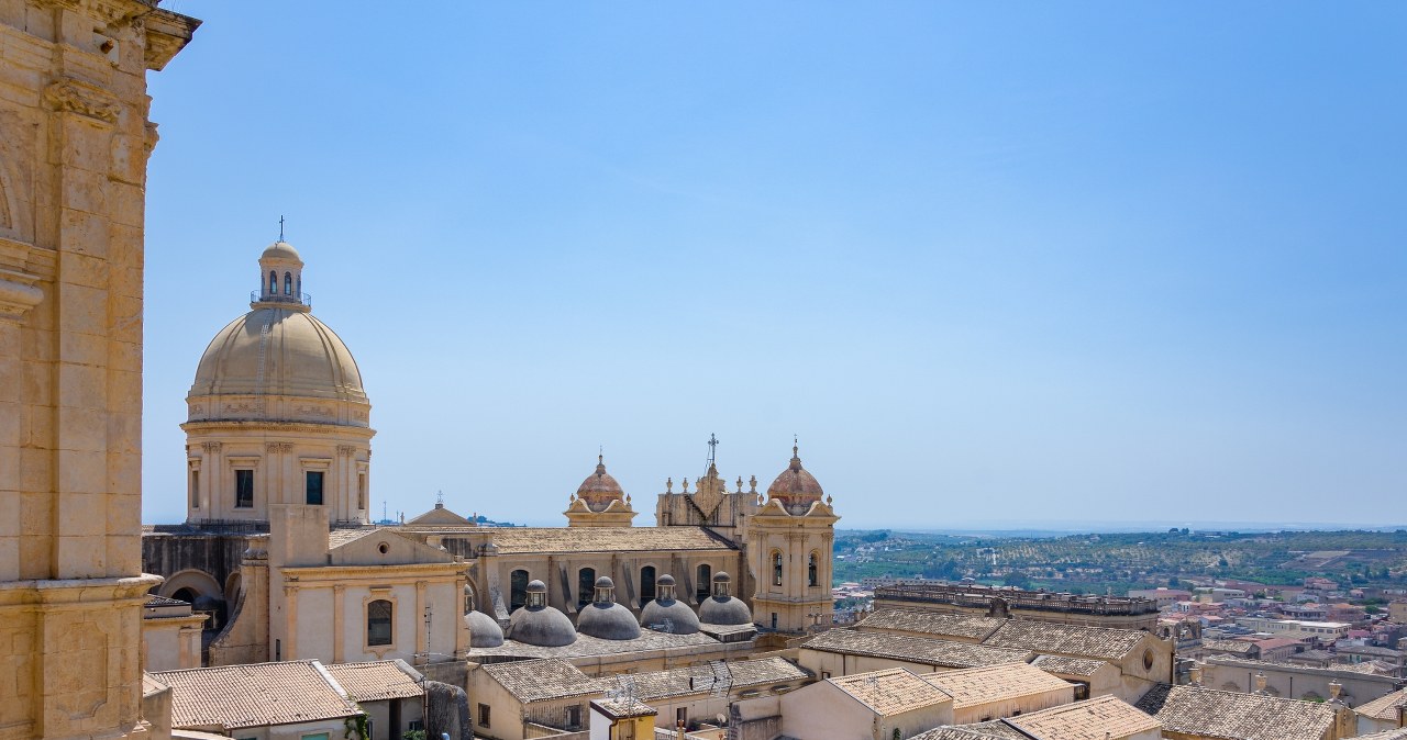 Jakie miasteczko warto odwiedzić, wybierając się na Sycylię? /Pixel