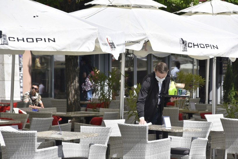 Jakie obostrzenia będą obowiązywały w lokalach gastronomicznych? /Albin Marciniak/East News /East News
