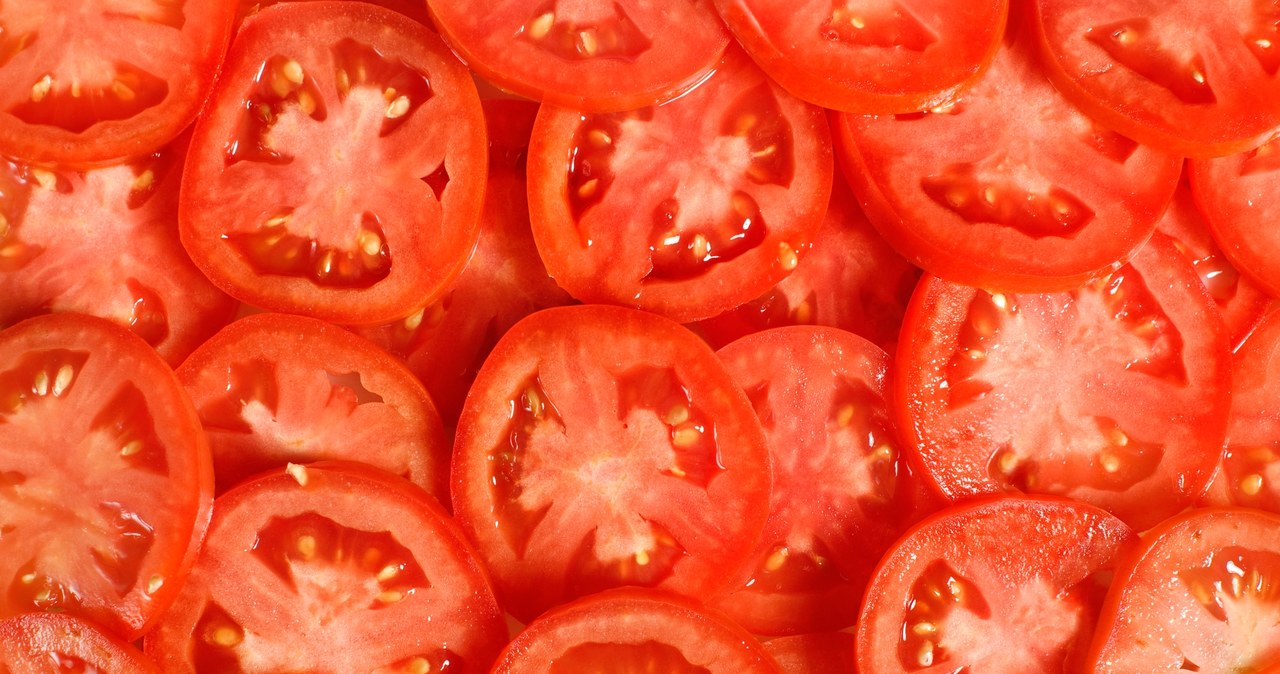 Jakie połączenia produktów są niezdrowe? Sprawdź, czego lepiej nie łączyć z pomidorem /123RF/PICSEL