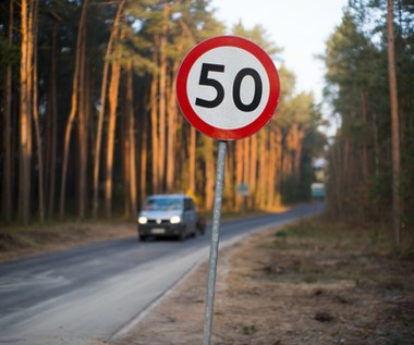 ​Jakie są dozwolone prędkości w Polsce? Limity prędkości na drogach