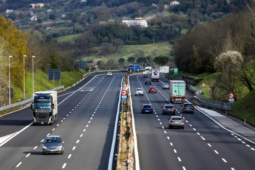 Jakie są przepisy drogowe we Włoszech? Ile wynoszą mandaty i jaki jest dopuszczalny poziom alkoholu? /Getty Images