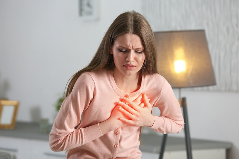Jakie są przyczyny bólu w klatce piersiowej? /&copy;123RF/PICSEL