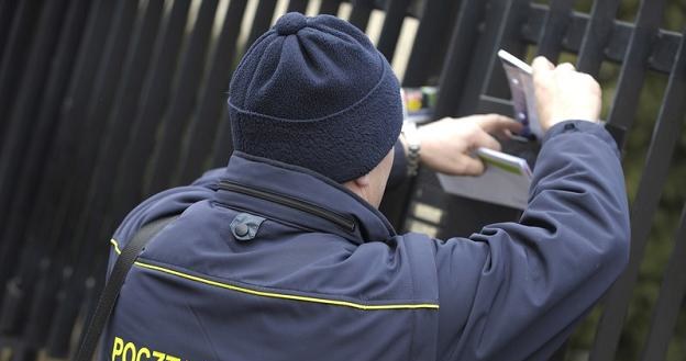 Jakie są zarobki listonoszy? Fot. Donat Brykczyński /Reporter