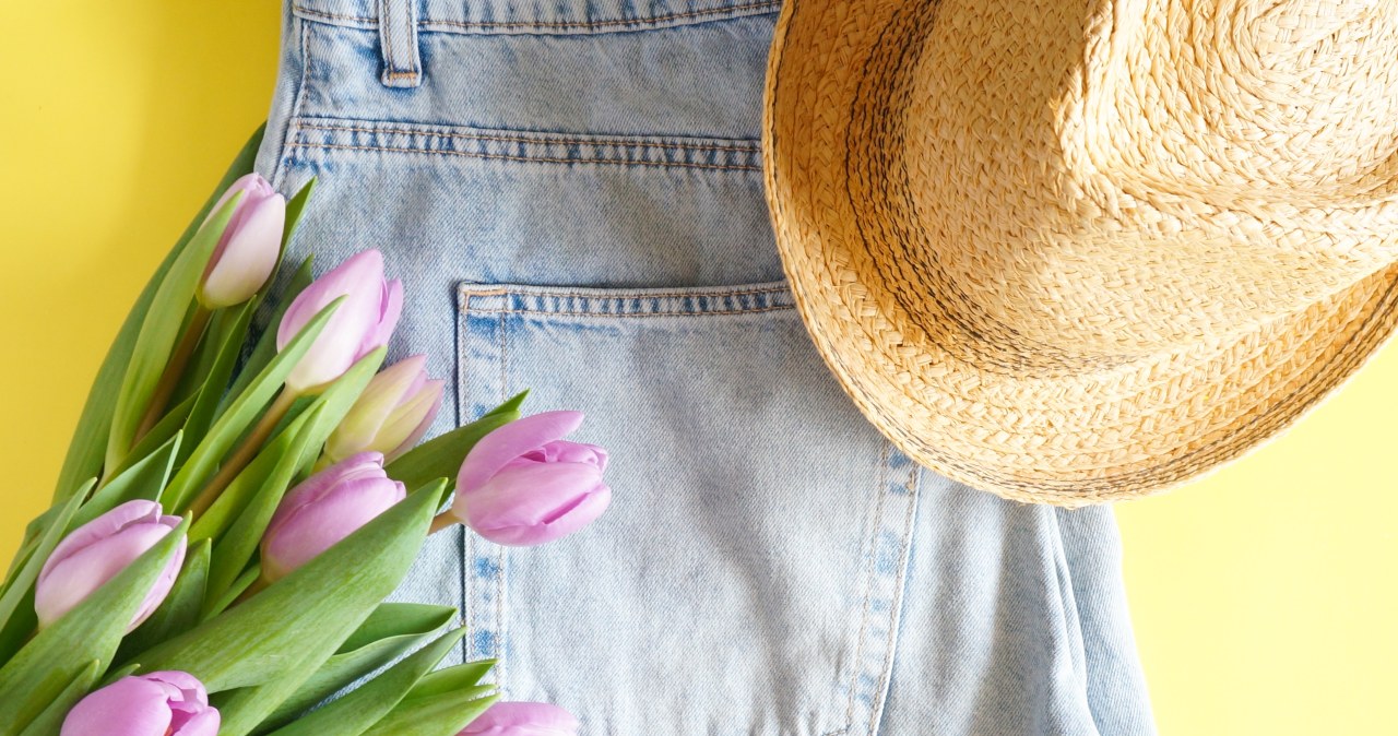 Jakie spodnie będą najmodniejsze wiosną 2026? Sprawdź, czym są jeansy stovepipe i jak je nosić. /Pixel