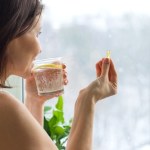 Jakie suplementy warto przyjmować zimą? Te 6 składników ma najlepiej udokumentowane działanie 