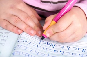 Jakie sygnały mogą świadczyć o dysleksji, a jakie o dysgrafii? Na to zwróć uwagę