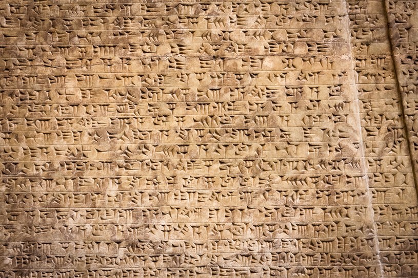 Jakie zagadki skrywa tajemnicze pismo klinowe sprzed tysięcy lat? (zdjęcie poglądowe) /willbrasil21 /123RF/PICSEL