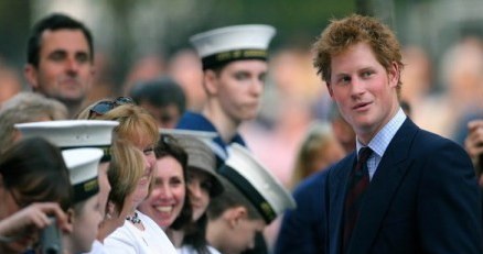 Jakiego telefonu używa książe Harry? /AFP