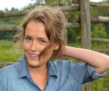 Jako aktorka serialowa występowała głównie gościnnie, m.in. w "Na dobre i na złe", "M jak miłość", "Londyńczykach" czy w "Ojcu Mateuszu". 

W większej roli zobaczyć można ją było w "Domu nad rozlewiskiem" (2009), gdzie wcieliła się w postać Marysi Jantar -  córka Małgosi (Joanna Brodzik) i Konrada (Piotr Grabowski). Aktorka powtarzała swa kreacje w kolejnych częściach serii: " Życiu nad rozlewiskiem" (2011) oraz "Ciszy nad rozlewiskiem" (2013-14).