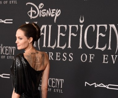 "Jako mała dziewczynka uwielbiałam Diabolinę. Była moją ulubioną postacią Disneya. Jednocześnie bałam się jej i kochałam ją. Wszyscy znamy historię Śpiącej Królewny i złej Diaboliny, wiemy też co stało się podczas chrztu, bo słyszeliśmy tę bajkę wielokrotnie jako dzieci. Ale nikt nam nigdy nie powiedział, co wydarzyło się wcześniej - Jolie mówiła w 2014 roku.