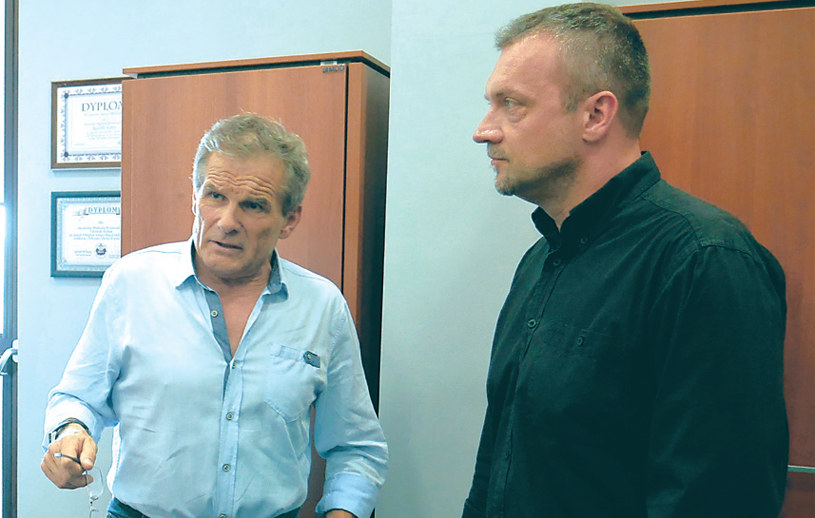 Jako podinspektor Arkadiusz Zimny może liczyć na pomoc swojego szefa, Edwarda Kubisa (Marek Włodarczyk, z lewej). /Tele Tydzień