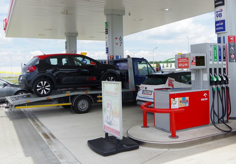 Jakość paliw na polskich stacjach systematycznie się poprawia /Marek Bazak /Agencja SE/East News