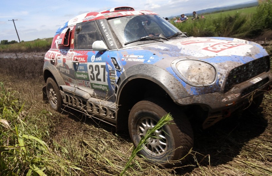 Jakub Przygoński i Andrei Rudnitski na trasie drugiego etapu Rajdu Dakar 2016 /Felipe Trueba /PAP/EPA