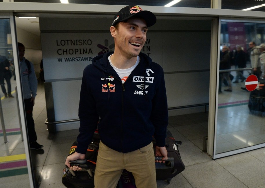 Jakub Przygoński na warszawskim lotnisku im. Chopina po powrocie z Rajdu Dakar 2016 /Bartłomiej Zborowski /PAP