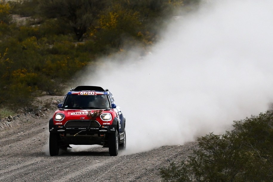 Jakub Przygoński w Mini utrzymał szóste miejsce. /David Fernández    /PAP/EPA