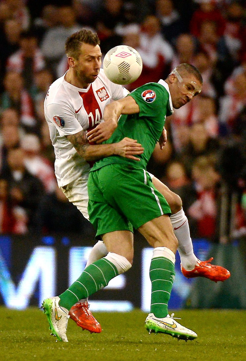 Jakub Wawrzyniak (z lewej) w meczu z Irlandią w Dublinie /Fot. Bartłomiej Zborowski /PAP
